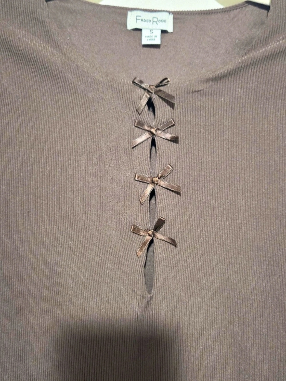 Faded Rose Ribbed Bow Tee - Picture 4 of 9